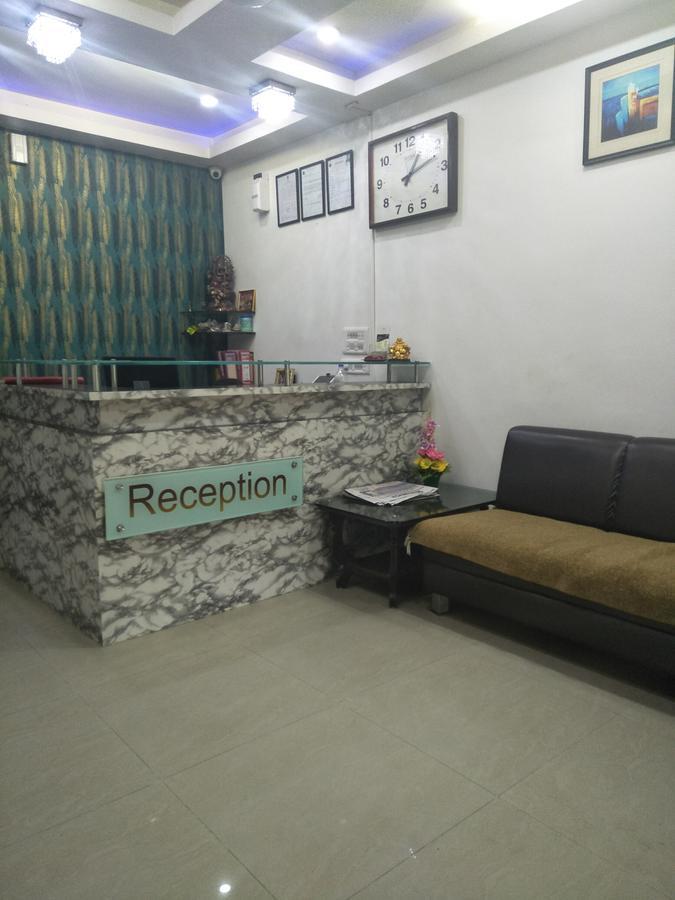 Hotel Ambience Sarkhej Esterno foto